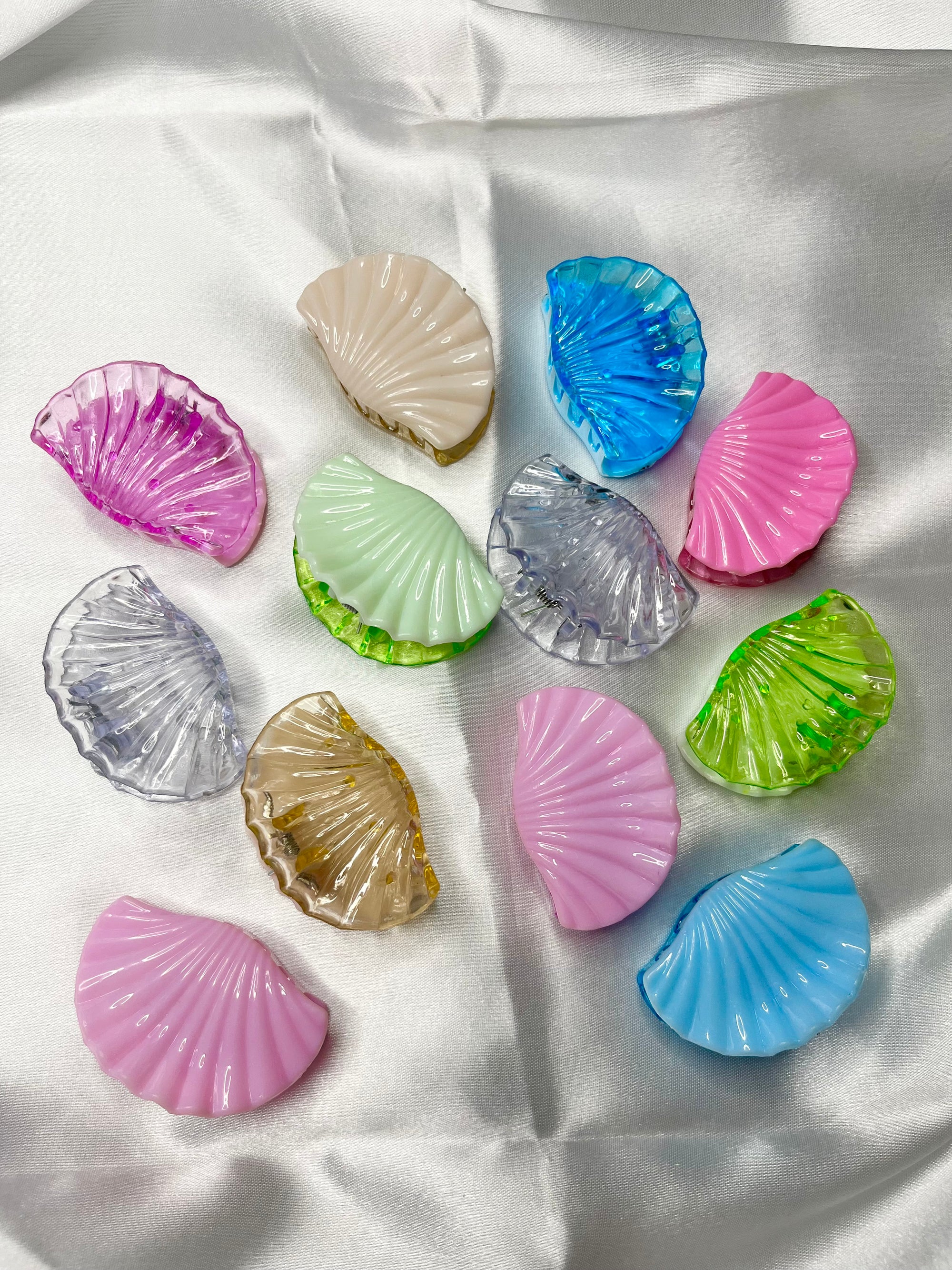 Pack of 3 @ ₹29 - Glossy Shell Hair Claw Clips