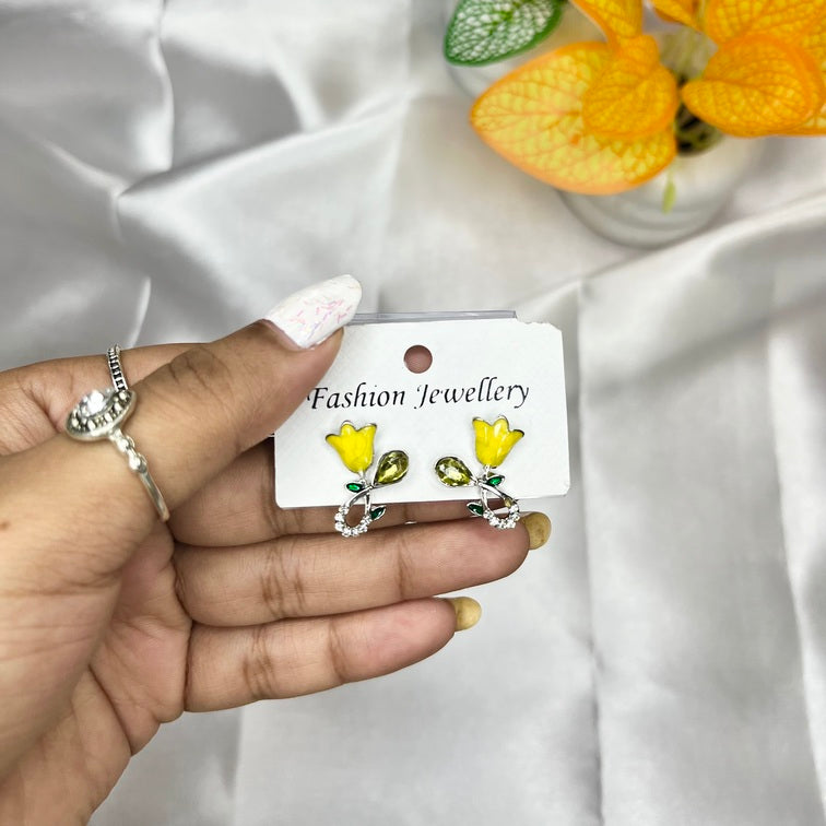 Tulip Crystal Stud Earrings - Liwitan