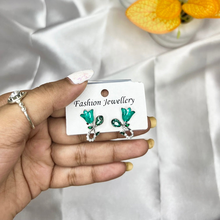 Tulip Crystal Stud Earrings - Liwitan