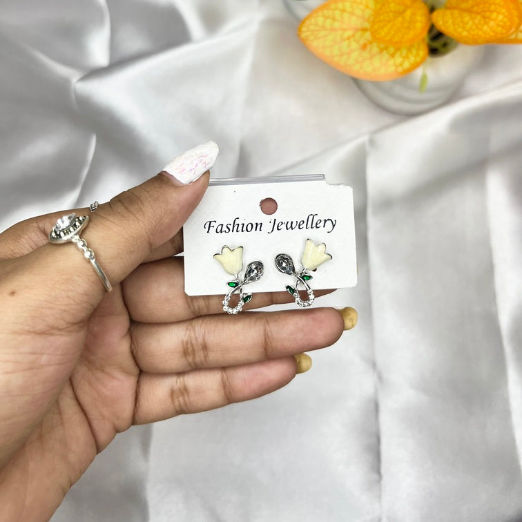 Tulip Crystal Stud Earrings - Liwitan