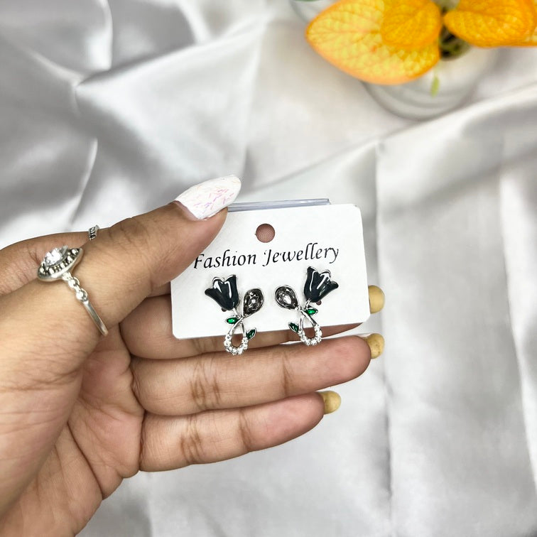 Tulip Crystal Stud Earrings - Liwitan